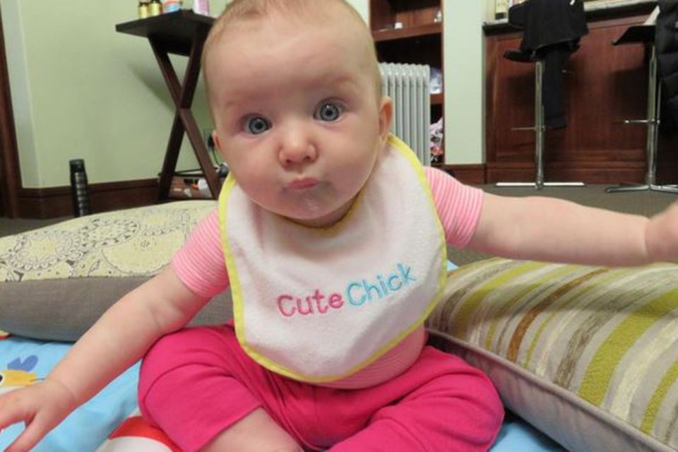 Mommy's little "Cute Chick": Die kleine Dashiel Edan erfreut ihre Mama Milla Jovovich nun schon seit einem halben Jahr. Mommy's little "Cute Chick": Die kleine Dashiel Edan erfreut ihre Mama Milla Jovovich nun schon seit einem halben Jahr.