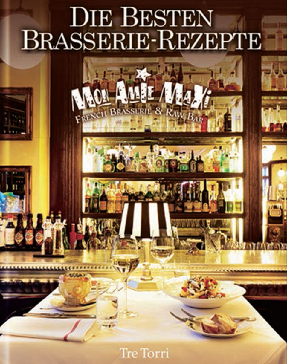 Pochierte Artischocke: Die Sehnsucht nach französischen Klassikern stillt das informative und hübsch bebilderte Porträt der Frankfurter Brasserie "Mon Amie Maxi". Mit vielen favorisierten Rezepten der Gäste, zum Beispiel Hummer- Croustillant oder Perlhuhncrépinette. ("Mon Amie Maxi – Die besten Brasserie-Rezepte“", Tre Torri, 208 S., 25 Euro) Die Sehnsucht nach französischen Klassikern stillt das informative und hübsch bebilderte Porträt der Frankfurter Brasserie "Mon Amie Maxi". Mit vielen favorisierten Rezepten der Gäste, zum Beispiel Hummer- Croustillant oder Perlhuhncrépinette. ("Mon Amie Maxi – Die besten Brasserie-Rezepte“", Tre Torri, 208 S., 25 Euro)