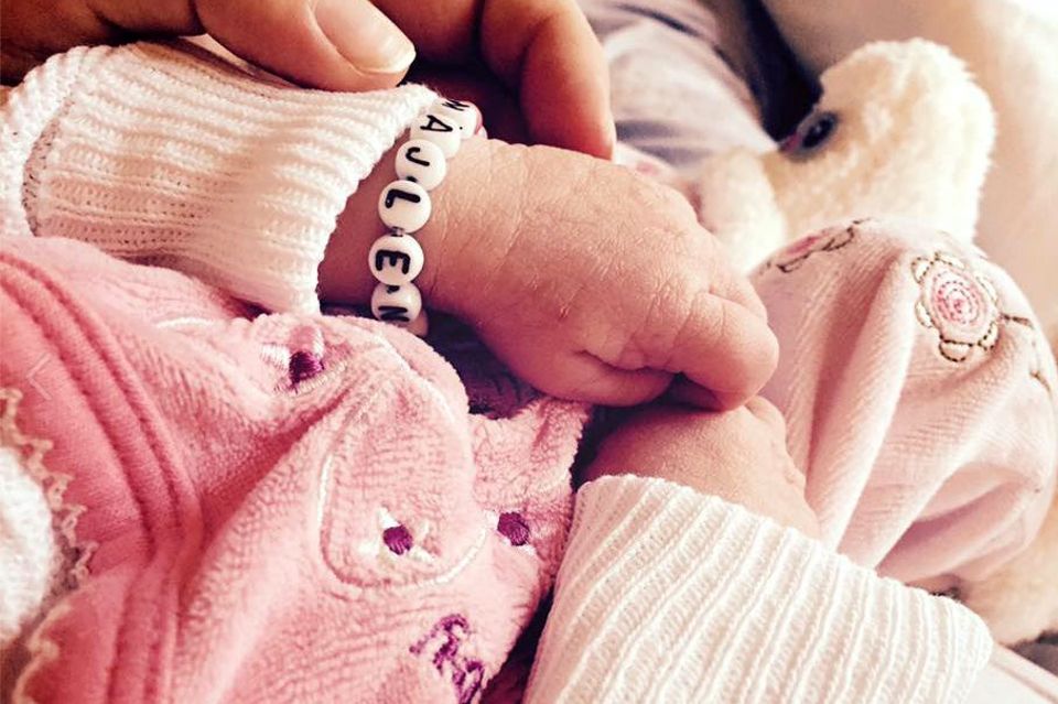 Endlich ist sie da: Glücklich und stolz postet Lisa Wohlgemuth dieses erste Foto ihrer kleinen Tochter Majlena, die am 19. Oktober zur Welt kam.
