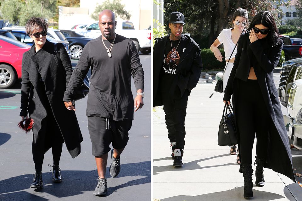 Kris Jenner kommt an der Hand ihres Freundes Corey Gamble zur Party. Kylie und Kendall Jenner haben Tyga im Schlepptau.