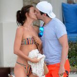 Irina Shayk und Bradley Cooper genießen ihren Urlaub auf Capri in vollen Zügen und können die Finger nicht voneinander lassen.