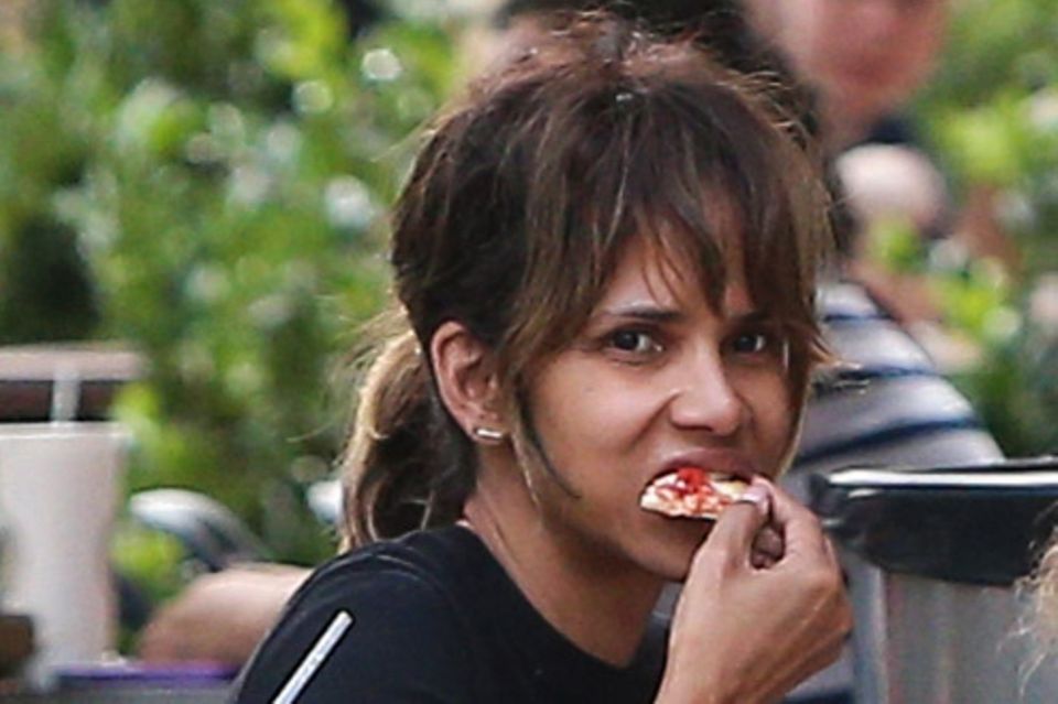 Seltener Anblick: Hollywoodstar Halle Berry ungeschminkt und mit Zottel-Mähne beim Lunch Seltener Anblick: Hollywoodstar Halle Berry ungeschminkt und mit Zottel-Mähne beim Lunch