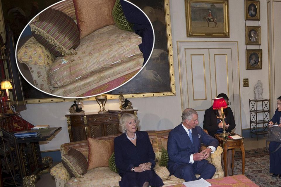 Prinz Charles: Prinz Charles empfängt Xi Jinping und seine Gattin Peng Liyuan in "Clarence House" und präsentiert dort eher zufällig seine abgewetzten Sofas. Prinz Charles empfängt Xi Jinping und seine Gattin Peng Liyuan in "Clarence House" und präsentiert dort eher zufällig seine abgewetzten Sofas.
