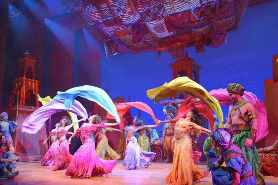Aladdin + Co.: Szenenbild mit Tänzern aus dem Musical "Aladdin" in Hamburg Szenenbild mit Tänzern aus dem Musical "Aladdin" in Hamburg