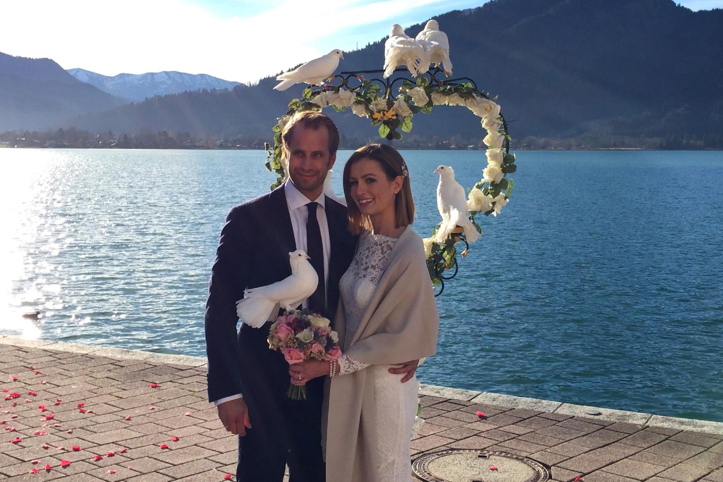 Karolin Oltersdorf mit ihrem Mann Thomas Kandler bei der Hochzeit