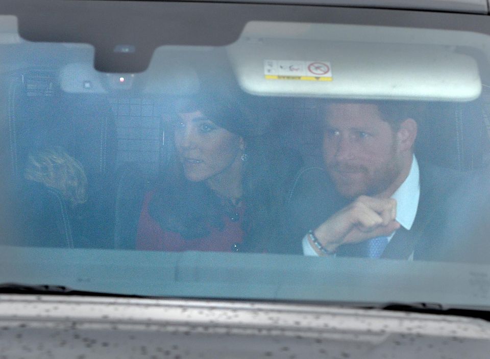 Prinz George: Herzogin Catherine, Prinz Harry und Prinz George kommen gemeinsam zum Weihnachtsmittagessen der Queen. Herzogin Catherine, Prinz Harry und Prinz George kommen gemeinsam zum Weihnachtsmittagessen der Queen.