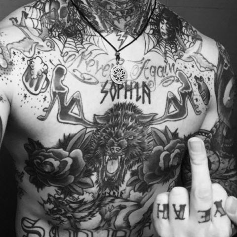 Andy LaPlegua zeigt den Stinkefinger
