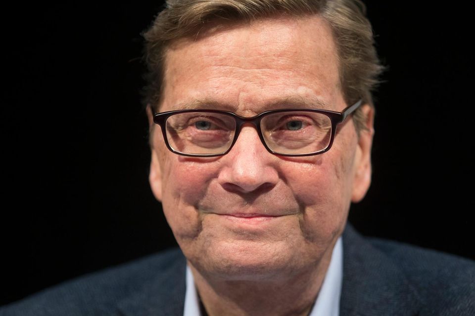 Menschen 2015: Guido Westerwelle Sein erstes Jahr im neuen Leben: Guido Westerwelle kämpft tapfer gegen die Leukämie Guido Westerwelle Sein erstes Jahr im neuen Leben: Guido Westerwelle kämpft tapfer gegen die Leukämie