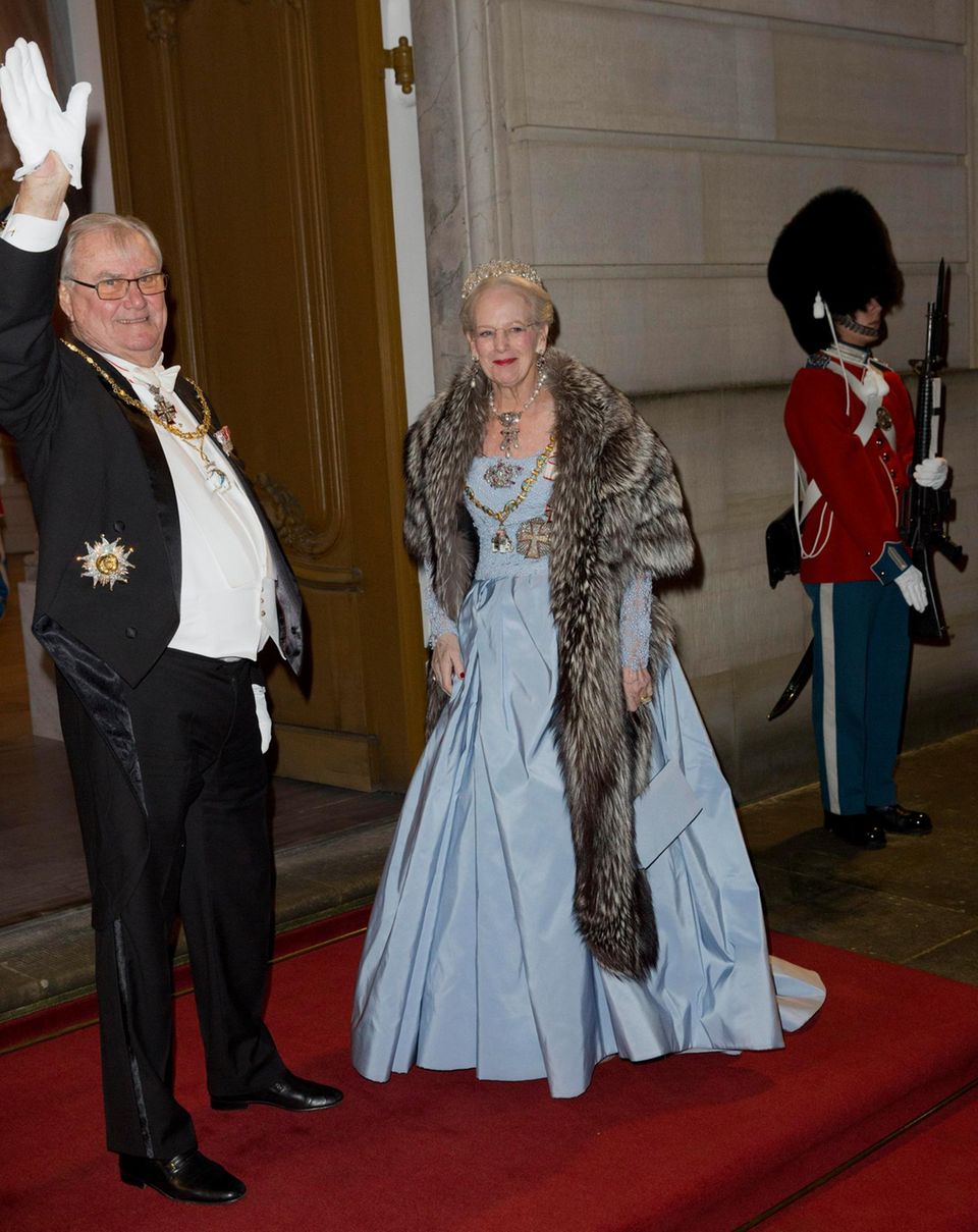 Zum vermutlich letzten Mal ist Prinz Henrik beim Neujahrsempfang im "Christian VII. Palais" in Kopenhagen dabei und an der Seite seiner Frau. Danach beginnt sein Leben im Ruhestand.