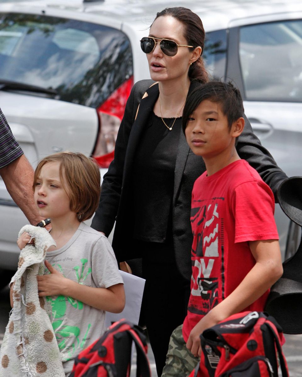 16. Mai 2015  Angelina Jolie besucht mit Knox und Pax ein Fußballspiel von Shiloh.
