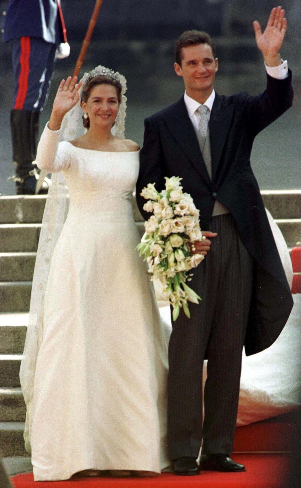 Die spektakuläre Hochzeit von Prinzessin Cristina und Inaki Urdangarin fand am 4. Oktober 1997 in Barcelona statt. Die spektakuläre Hochzeit von Prinzessin Cristina und Inaki Urdangarin fand am 4. Oktober 1997 in Barcelona statt.