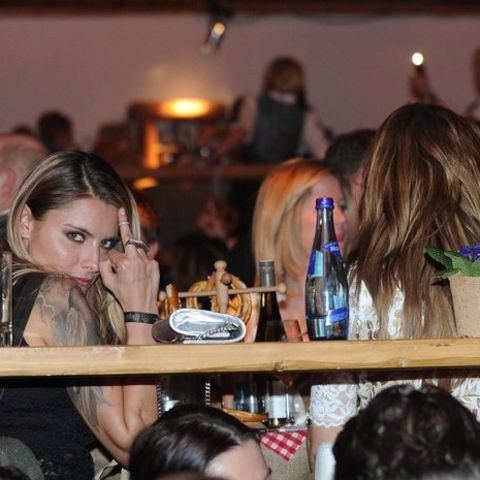 Sophia Thomalla: Zeigt den Fotografen den Stinkefinger