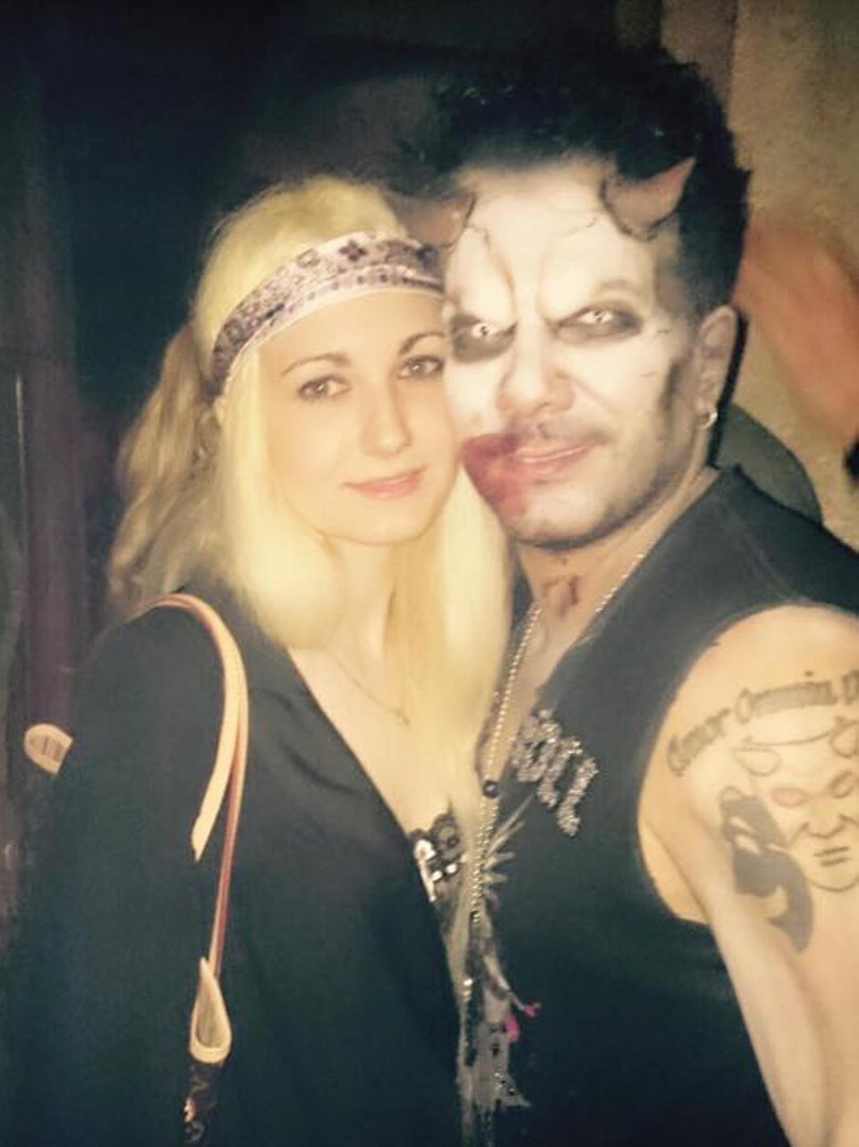 Wird Marc Terenzi wieder Vater?: Lorena und Marc Terenzi zeigen sich innig bei seiner "Horror Night" im Europapark. Lorena und Marc Terenzi zeigen sich innig bei seiner "Horror Night" im Europapark.