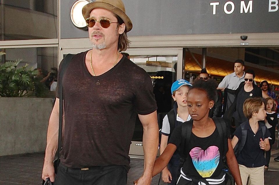 Angelina Jolie + Brad Pitt: Brad Pitt und Angelina Jolie mit ihren Kindern Brad Pitt und Angelina Jolie mit ihren Kindern