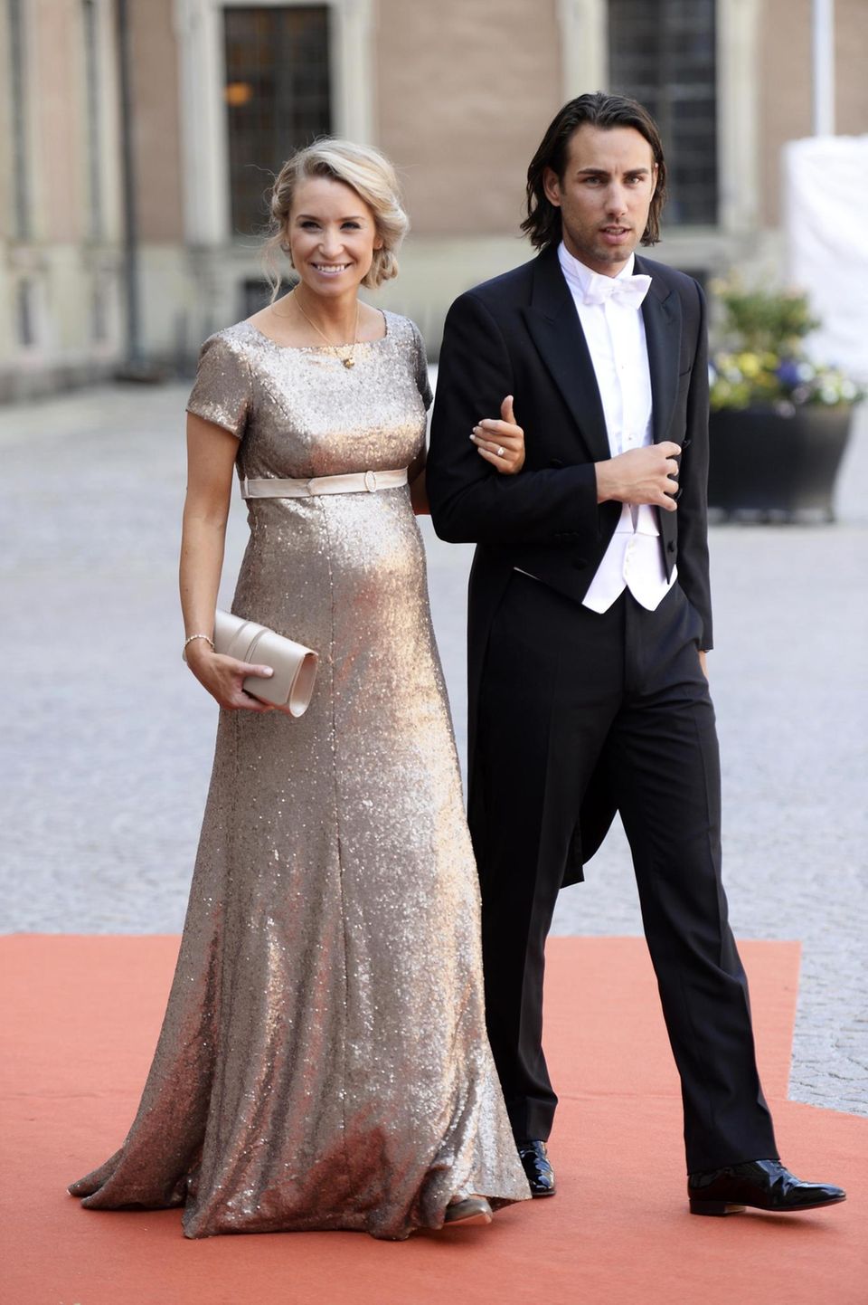Prinzessin Sofia: Olivia Rehn, hier mit ihrem Freund Fredrik Olofsson, trug das goldene Abendkleid bei der Traumhochzeit von Prinzessin Sofia und Prinz Carl Philip am 13. Juni 2015. Olivia Rehn, hier mit ihrem Freund Fredrik Olofsson, trug das goldene Abendkleid bei der Traumhochzeit von Prinzessin Sofia und Prinz Carl Philip am 13. Juni 2015.