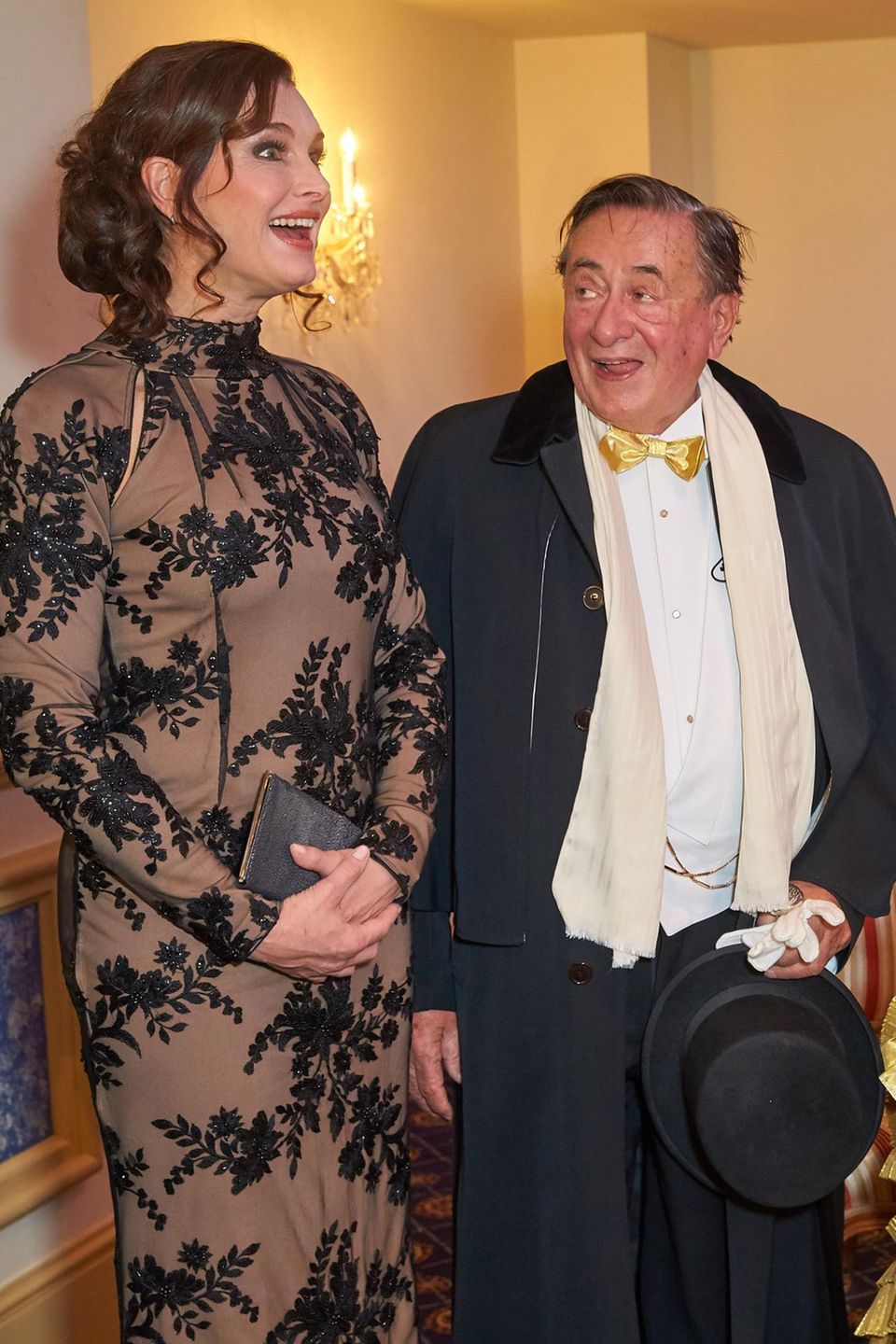 Ist das Vorfreude oder Panik im Gesicht von Brooke Shields? Der Hollywoodstar ist der diesjährige Stargast von Baulöwe Richard Lugner. Ist das Vorfreude oder Panik im Gesicht von Brooke Shields? Der Hollywoodstar ist der diesjährige Stargast von Baulöwe Richard Lugner.