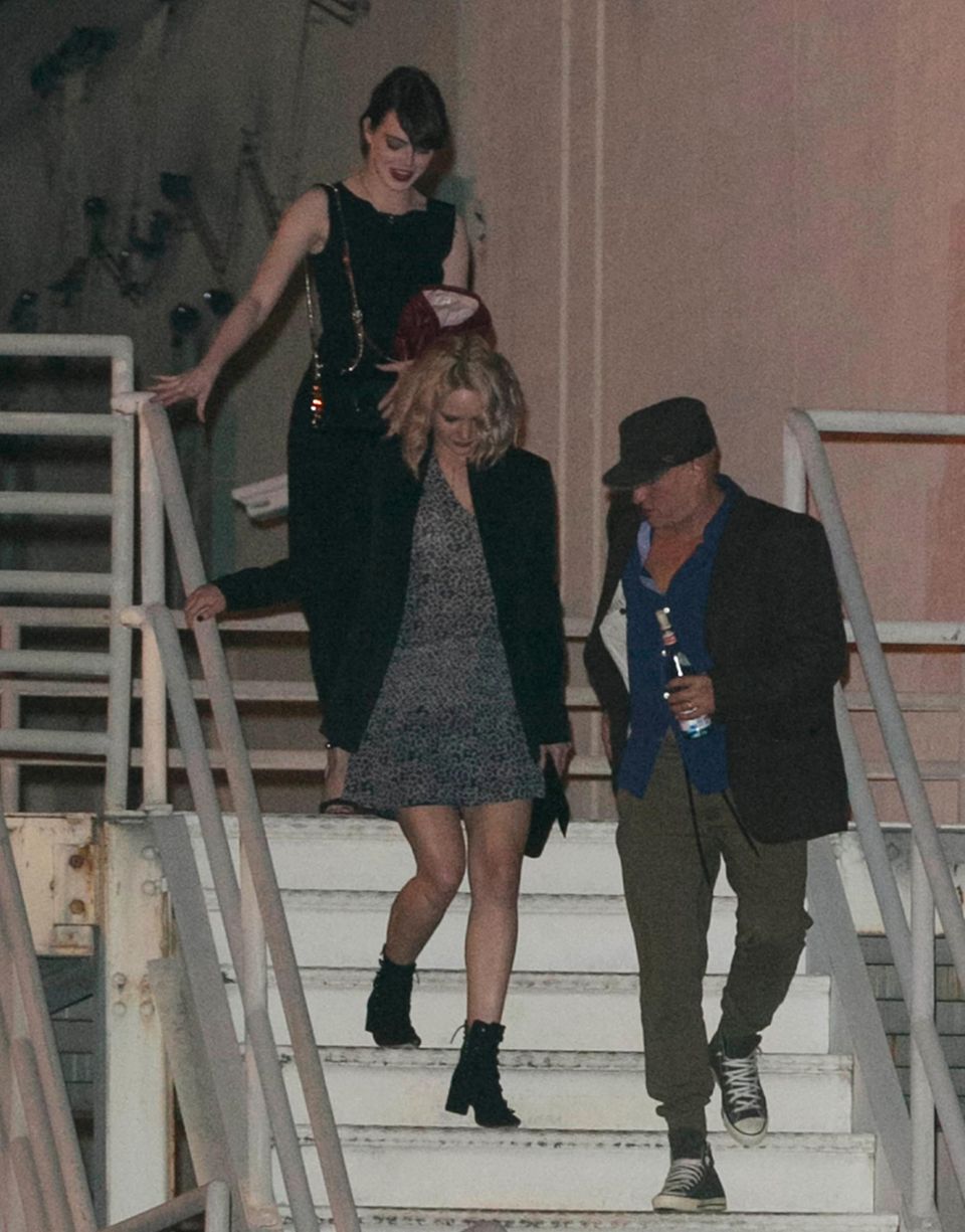 Emma Stone, Jennifer Lawrence und Woody Harrelson tanzten beim Konzert und verließen die Venue gemeinsam. Emma Stone, Jennifer Lawrence und Woody Harrelson tanzten beim Konzert und verließen die Venue gemeinsam.