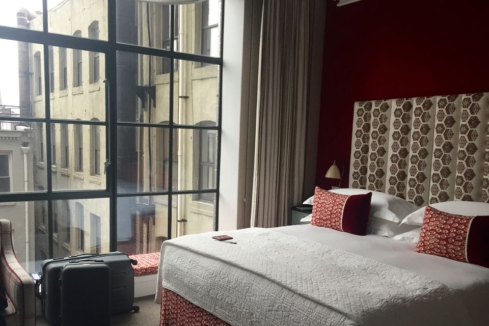 Während ihrer Zeit in New York wohnt Cathy im "Crosby Hotel". "Ein kleines und feines Boutique-Hotel im Herzen von SoHo – ich will hier gar nicht mehr weg!"