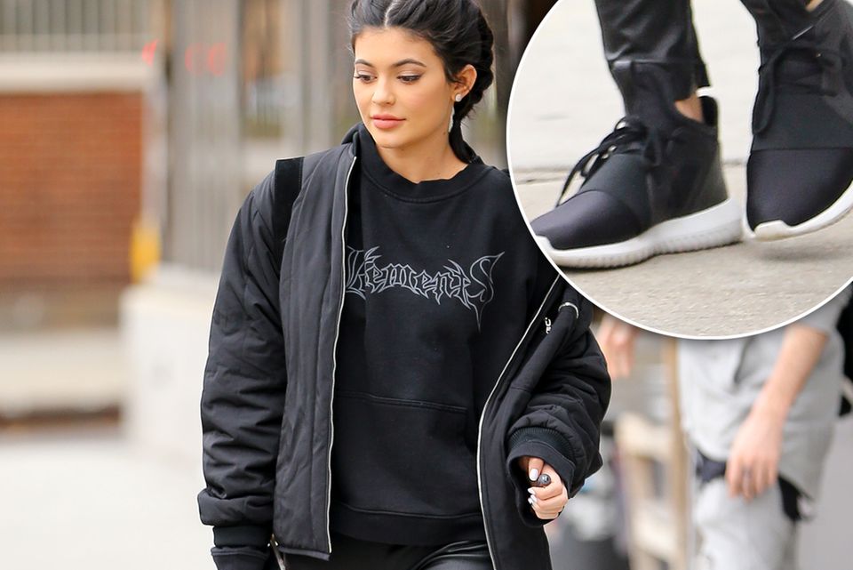 Am gleichen Tag wurde das It-Girl Kylie Jenner zudem in Turnschuhen von Adidas gesichtet, einem Konkurrenz-Label von Puma.