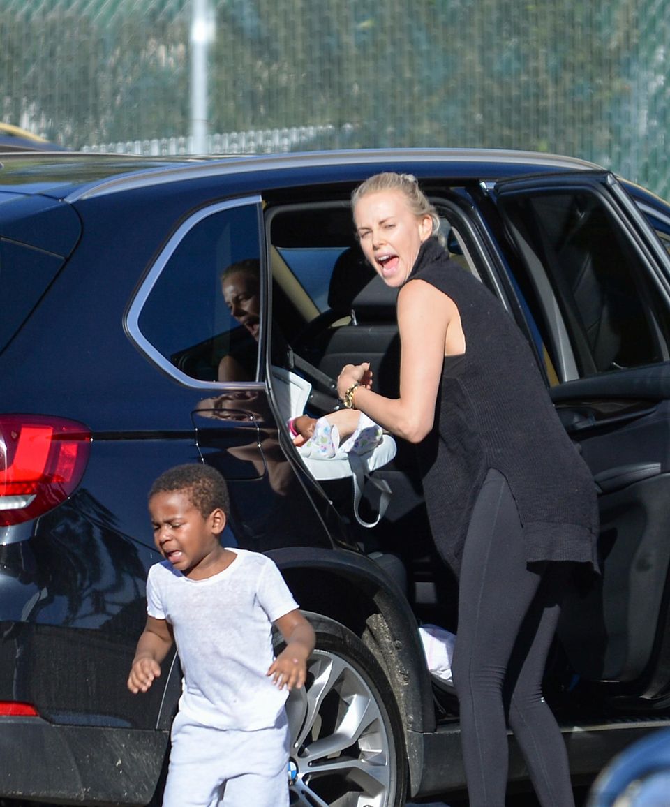 Charlize Theron, Sohn Jackson und Tochter August