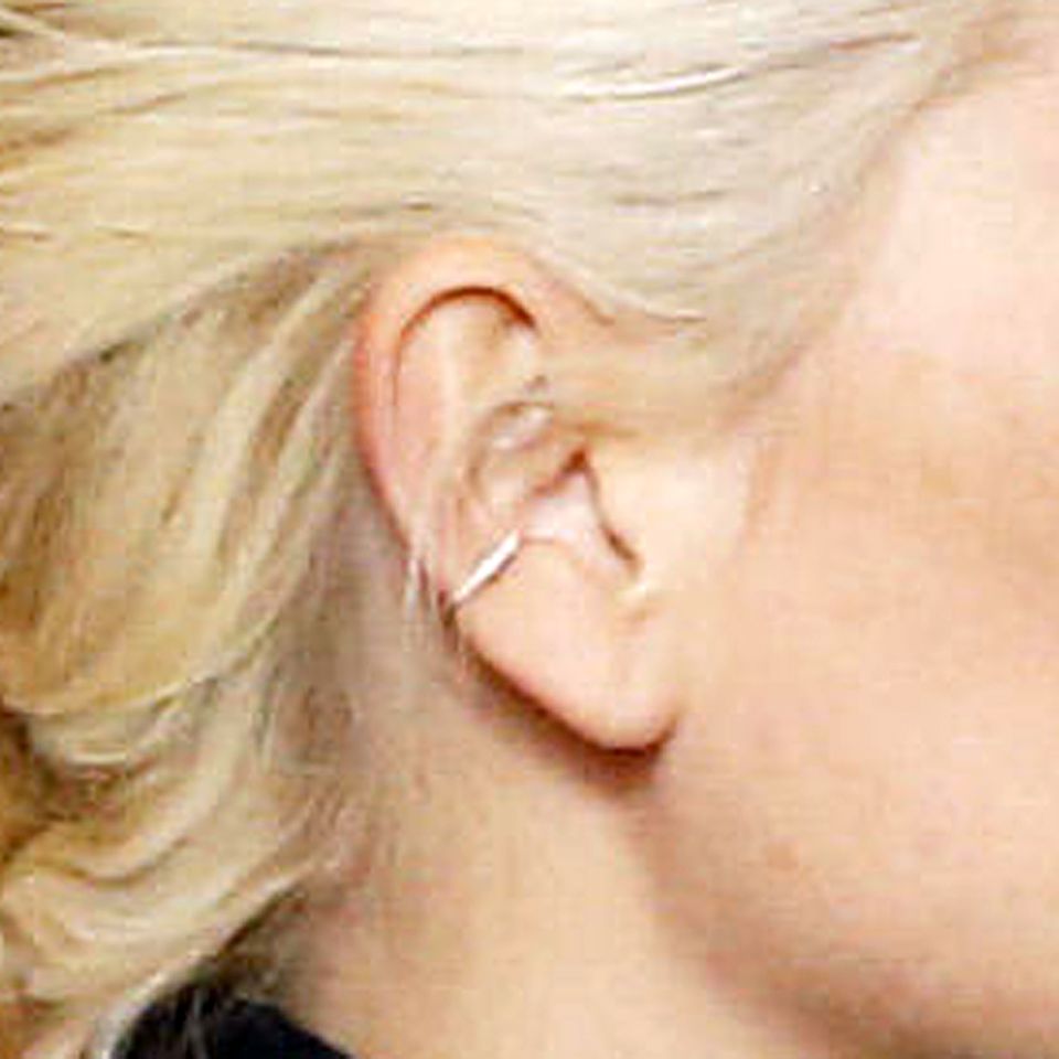 Mette-Marit von Norwegen: Das kleine, zarte Piercing von Prinzessin Mette-Marit war eine kleine Sensation am Hof. Das kleine, zarte Piercing von Prinzessin Mette-Marit war eine kleine Sensation am Hof.