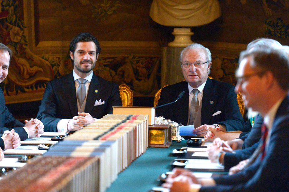 Hier verkündet König Carl Gustaf den Namen der Nummer drei der schwedischen Thronfolge vor dem Parlament