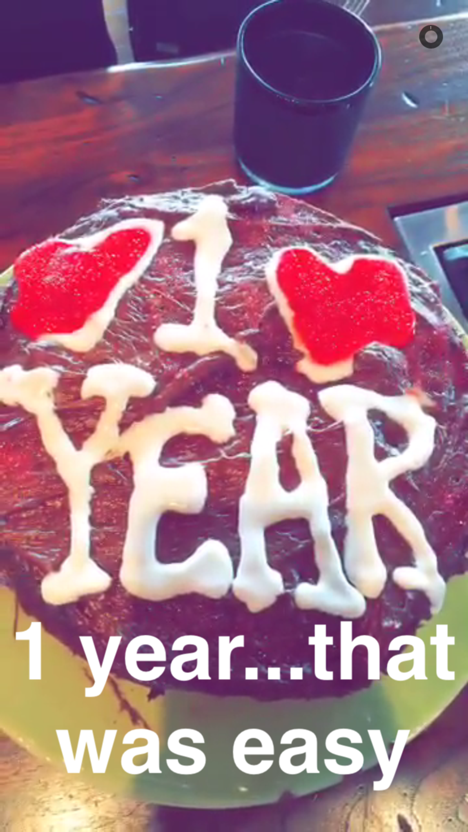 taylor swift: Zum Jubiläum gab es einen Kuchen für Taylor Swift Zum Jubiläum gab es einen Kuchen für Taylor Swift