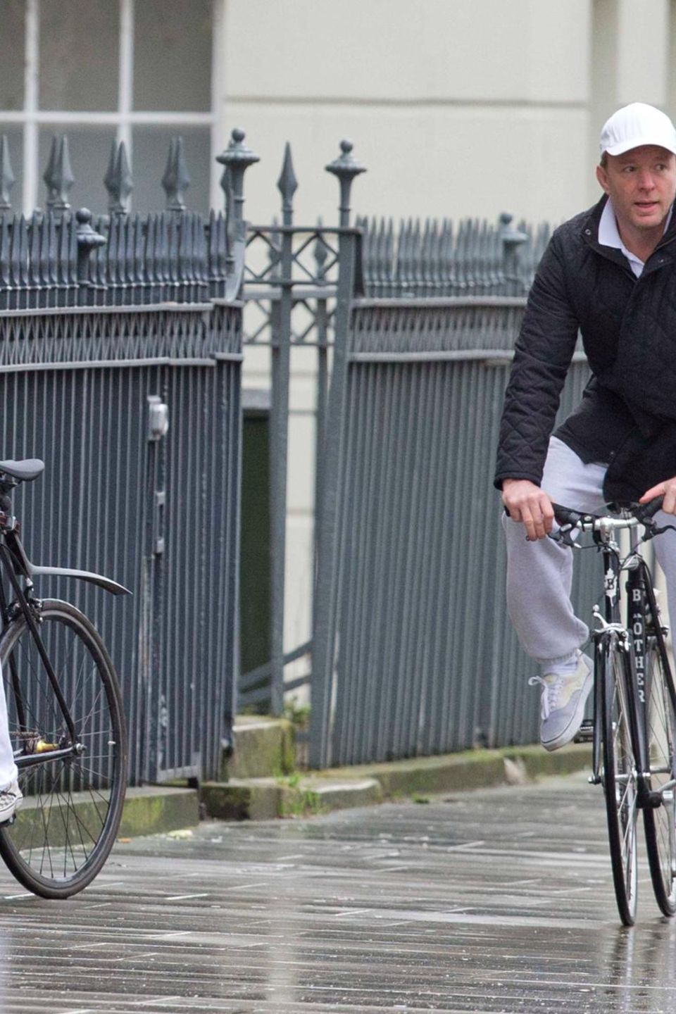 Vater und Sohn in London: Rocco geht hier inzwischen zur Schule und lebt mit der neuen Familie von Guy Ritchie Vater und Sohn in London: Rocco geht hier inzwischen zur Schule und lebt mit der neuen Familie von Guy Ritchie