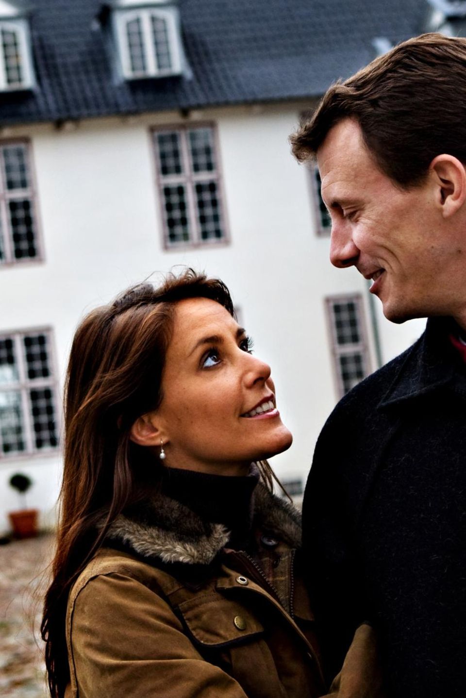 Prinzessin Marie, Prinz Joachim vor Schloss Schackenborg Prinzessin Marie, Prinz Joachim vor Schloss Schackenborg