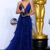 In wahrhaft königlichem Blau strahlte die Königin von Hollywood: Brie Larson nahm in einer Robe von Gucci ihren Oscar als beste Hauptdarstellerin entgegen.