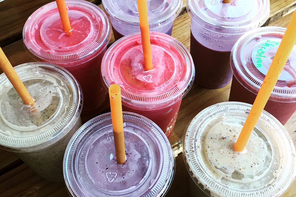 So Sue: Es darf gemixt werden: Selbstgemachte Smoothies sauen zwar die Küche ein, schmecken aber hervorragend. Es darf gemixt werden: Selbstgemachte Smoothies sauen zwar die Küche ein, schmecken aber hervorragend.