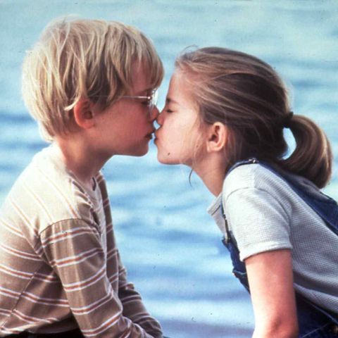 1991    In "My Girl - Meine erste Liebe" spielt Macauly Culkin an der Seite von Anna Chlumsky. Beide gewinnen im Jahr 1992 für die Kussszene den MTV Music Award.