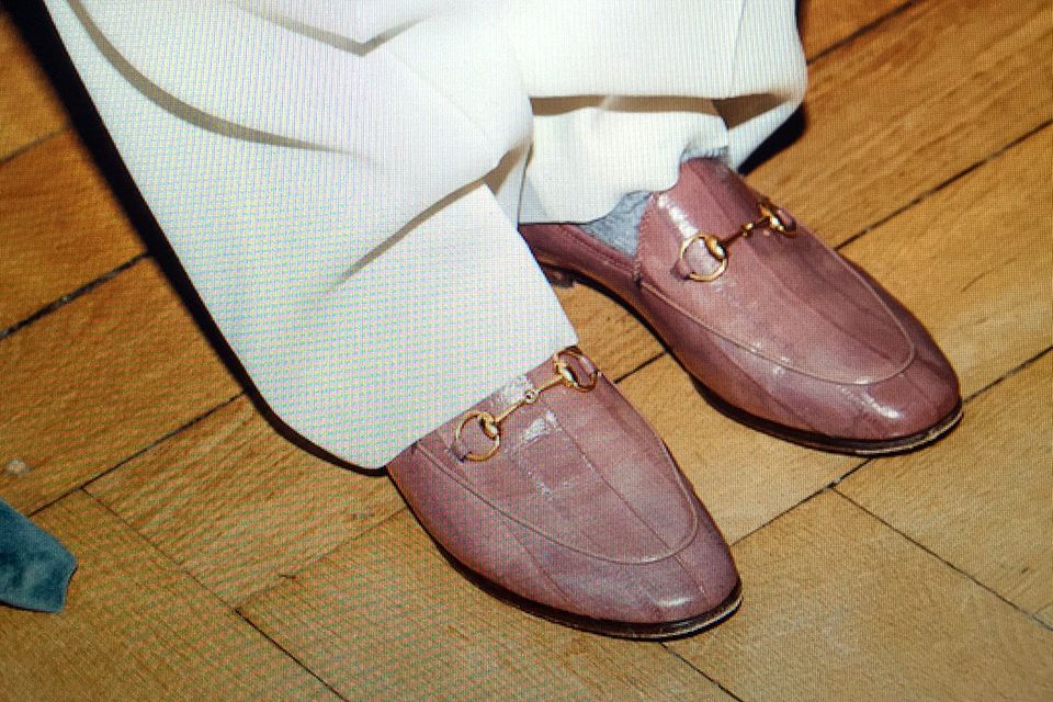 sue giers mit rosefarbenen loafers sue giers mit rosefarbenen loafers