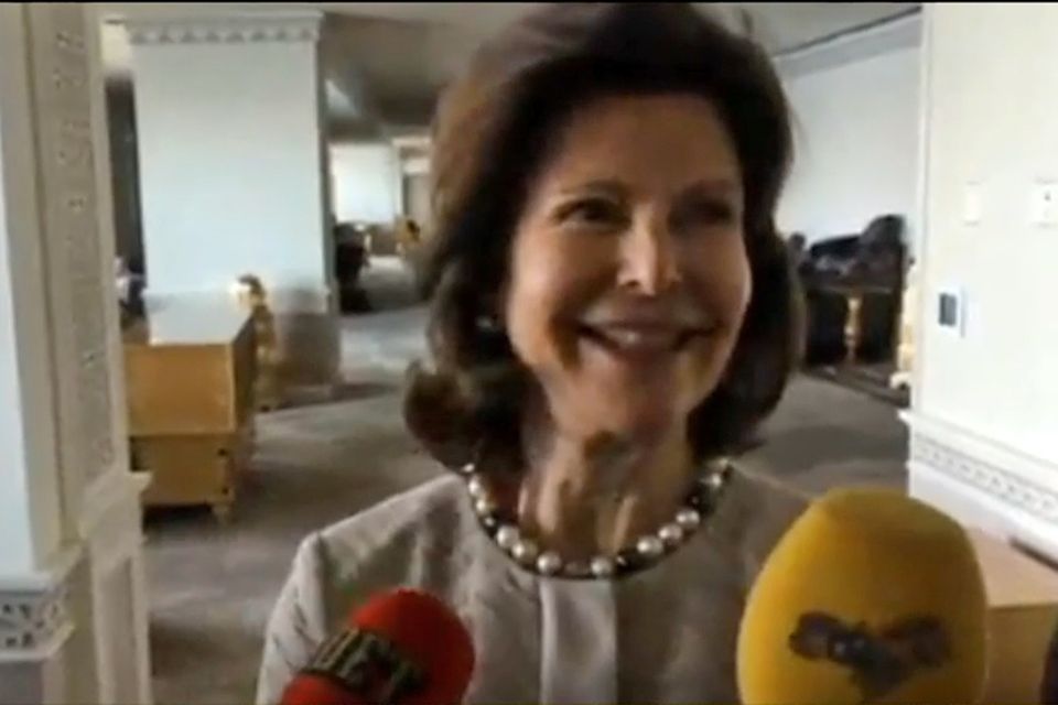 Königin Silvia ist in New York, wo sie die Babynews während einer Konferenz erreicht.