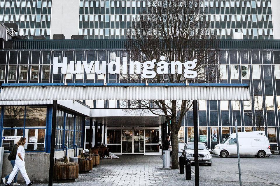 Prinzessin Sofia + Prinz Carl Philip: Der Haupteingang des Danderyd Krankenhauses: Hier wurden nicht nur der jüngstes Schwedenprinz und Prinz Nicolas, der Sohn von Prinzessin Madeleine, geboren, sondern auch Prinzessin Sofia selbst Der Haupteingang des Danderyd Krankenhauses: Hier wurden nicht nur der jüngstes Schwedenprinz und Prinz Nicolas, der Sohn von Prinzessin Madeleine, geboren, sondern auch Prinzessin Sofia selbst