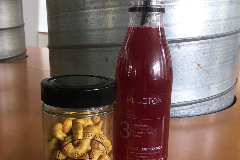 Steffen von GALA testet die "Private Detox Box" Steffen von GALA testet die "Private Detox Box"