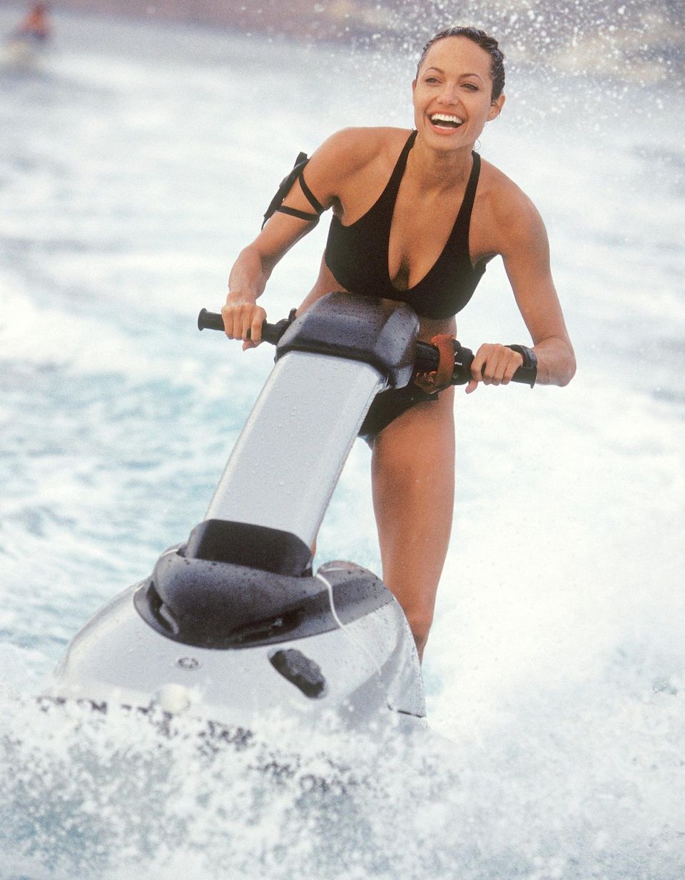 Alicia Vikander: 2003 spielte Angelina Jolie die Hauptrolle in "Lara Croft: Tomb Raider - Die Wiege des Lebens". 2003 spielte Angelina Jolie die Hauptrolle in "Lara Croft: Tomb Raider - Die Wiege des Lebens".