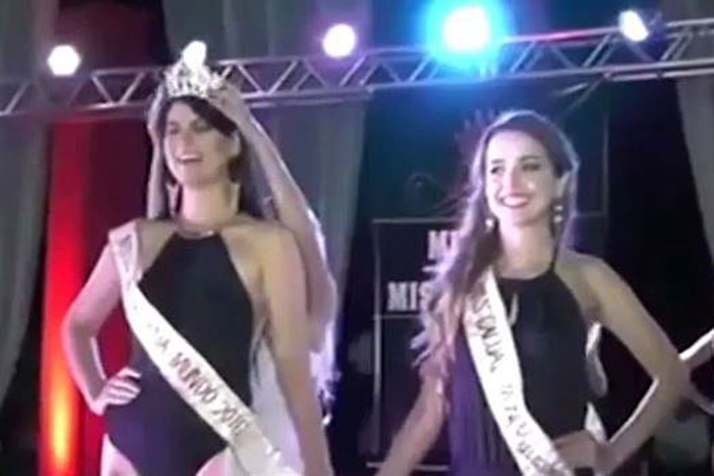 Schock Moment Falsche Beauty Queen Gekront Video Gala De
