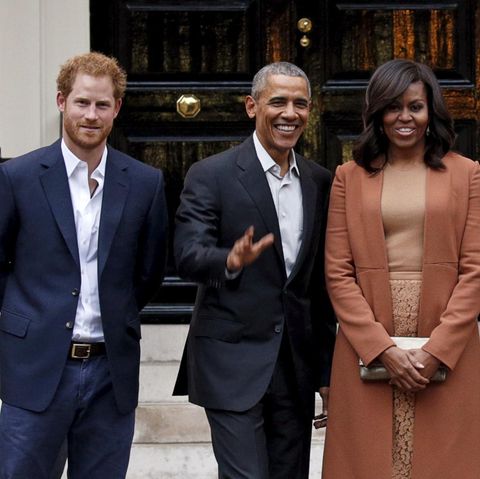 Neulich am Kensington-Palast: Im April 2016 besuchten Barack und Michelle Obama Großbritannien und trafen dort in der Wohnung von Prinz William und Herzogin Catherine auch auf den ewigen Dritten im Bunde, Prinz Harry.