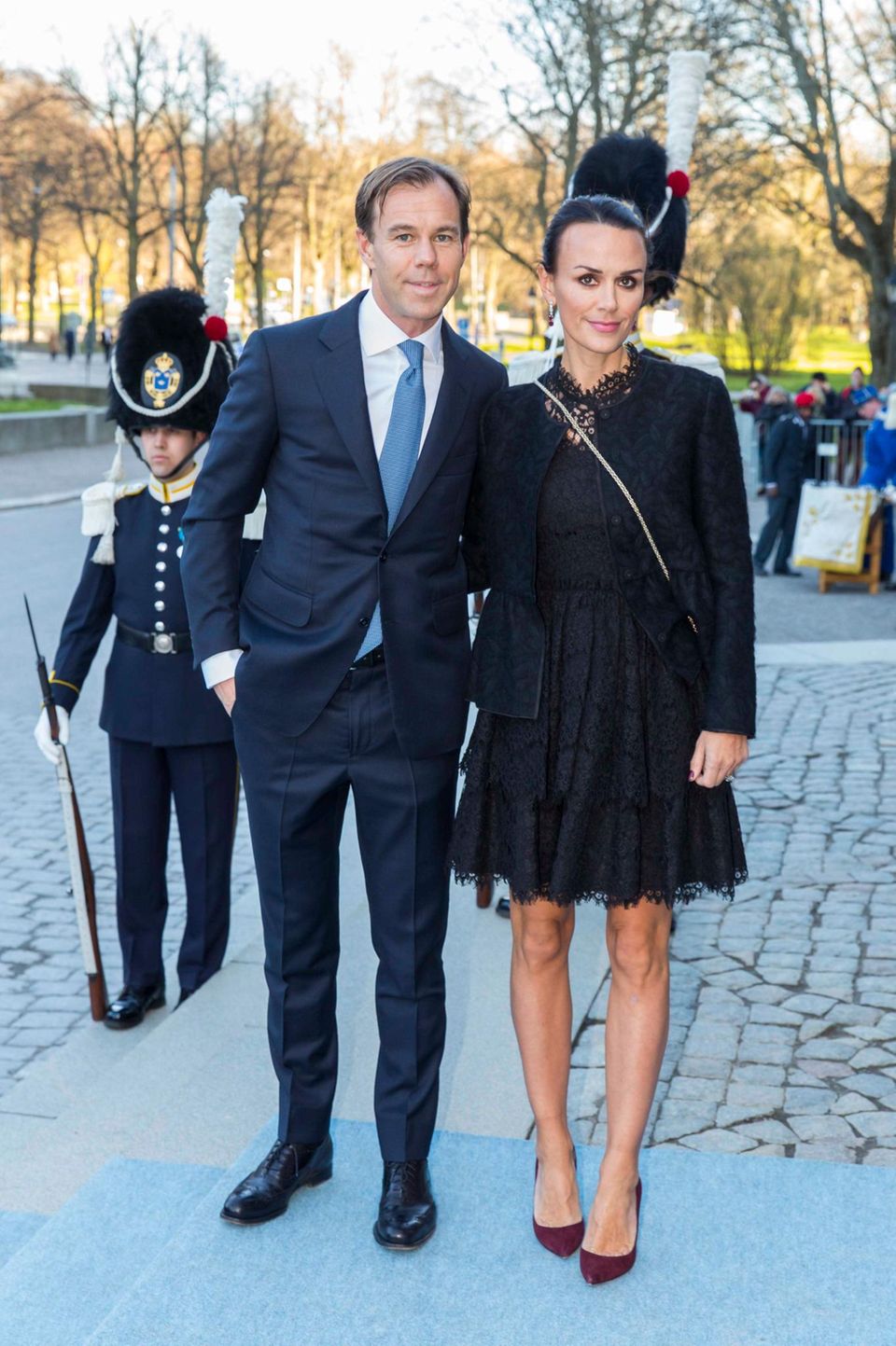 Prinzessin Victorias Netzwerk: Leonie Persson gehört zu den engen Freunden von Prinzessin Victoria. Verheiratet ist sie mit H&M-Chef Karl Johan Persson. Leonie Persson gehört zu den engen Freunden von Prinzessin Victoria. Verheiratet ist sie mit H&M-Chef Karl Johan Persson.