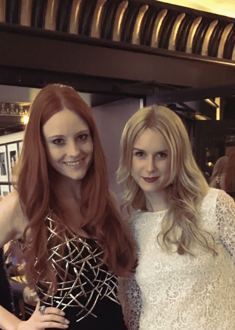 Barbara Meier: Barbara Meier mit GALA-Chefreporterin Janina Kirsch in Cannes. Barbara Meier mit GALA-Chefreporterin Janina Kirsch in Cannes.