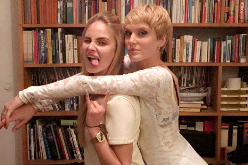 elena carriere, kim hnizdo elena carriere, kim hnizdo