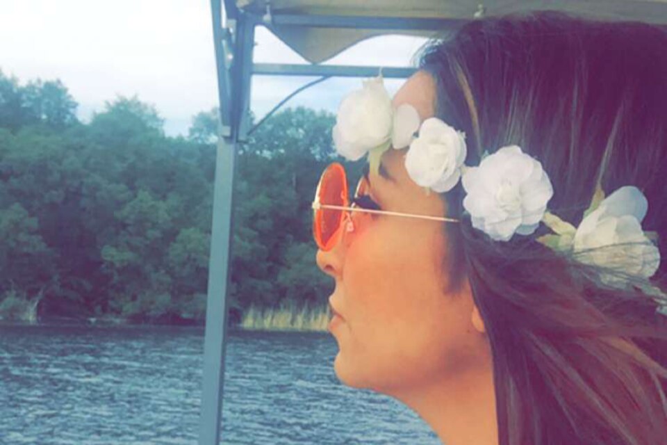 Sila Sahin: Auf dem Wasser lässt es sich aushalten. Auf dem Wasser lässt es sich aushalten.