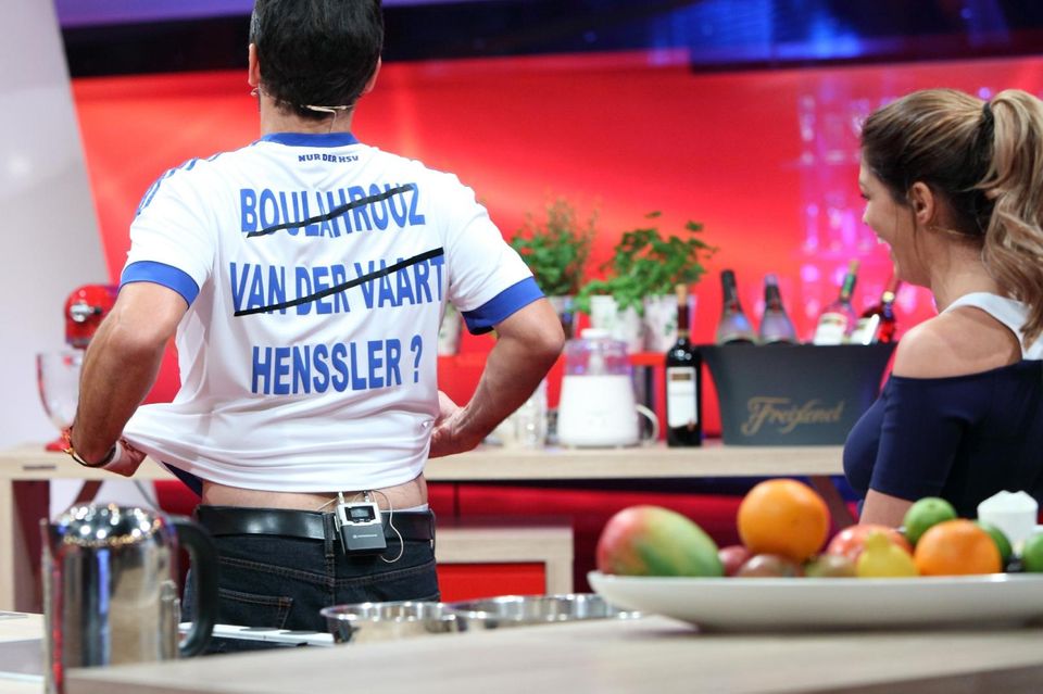 Ein eindeutiges Angebot von Steffen Henssler an Sabia Boulahrouz, über das sie laut lachen musste