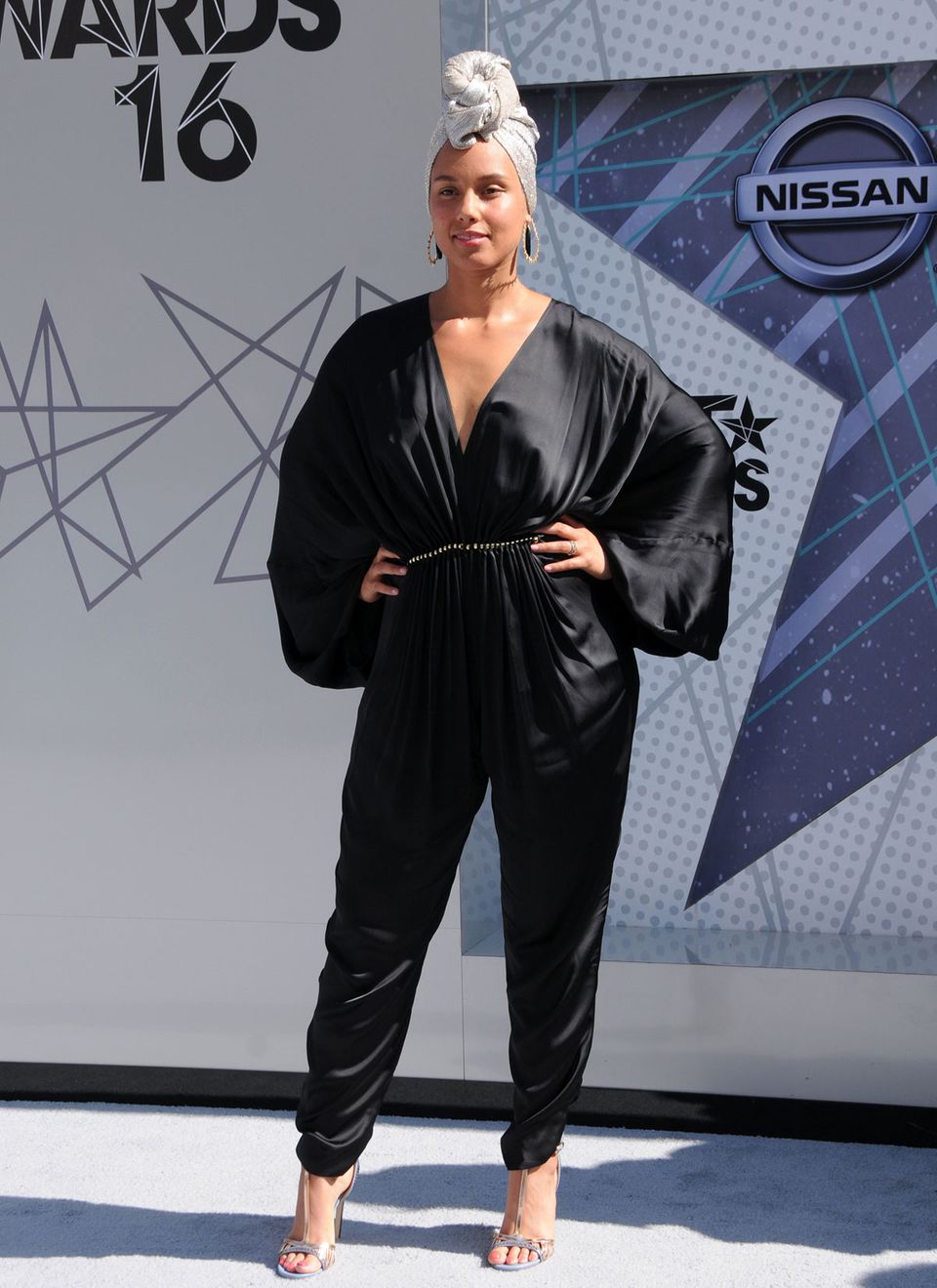 Wunderschön: Mit Charisma und Ausstrahlung zeigt sich Alicia Keys auf den "Bet Awards 2016" ungeschminkt und stylisch.