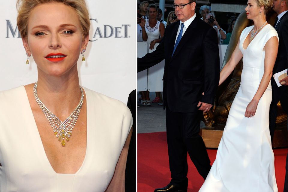 Fürstin Charlène: Ikonenhaft schritt Fürstin Charlène von Monaco im bodenlangen Abendkleid an der Seite ihres Ehemanns Fürst Albert entlang auf der Fernsehgala. Das verführerische Dekolleté ließ tief blicken. Ikonenhaft schritt Fürstin Charlène von Monaco im bodenlangen Abendkleid an der Seite ihres Ehemanns Fürst Albert entlang auf der Fernsehgala. Das verführerische Dekolleté ließ tief blicken.