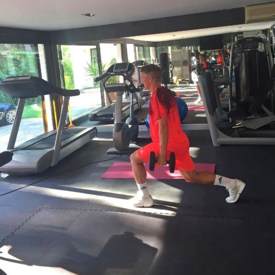 Bastian Schweinsteiger zeigt sich beim Workout.