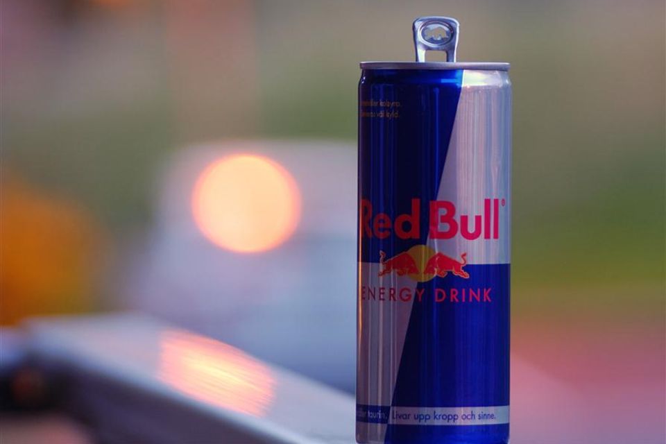 Absurde Pfand-Aktion: Red Bull Red Bull