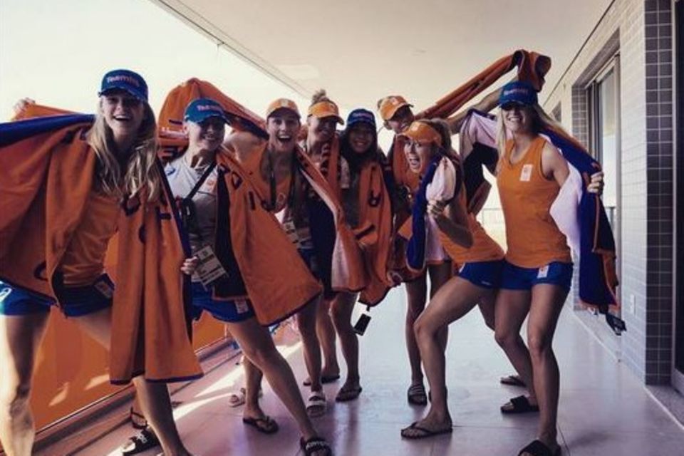 Estavana Polman in Rio: Estavana mit ihren Team-Kolleginnen in Rio Estavana mit ihren Team-Kolleginnen in Rio