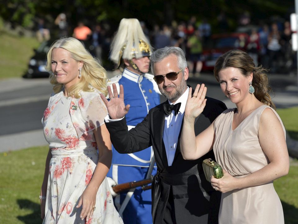 Prinzessin Märtha Louise + Ari Behn: Märtha Louise heiratete den leicht skandalbehafteten Schriftsteller Ari Behn nach harter Überzeugungsarbeit gegenüber ihren Eltern. Ari Behn, Prinzessin Märtha Louise